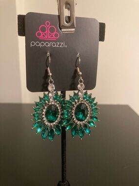 paparazzi Emerald Teardrop Burst Crystal Earrings